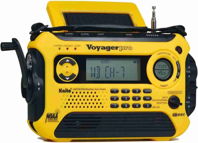 Kaito Voyager Pro KA600 Digital Solar Dynamo Crank scaled 1