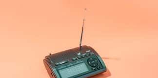 what is the difference between a weather radio and a regular radio 4