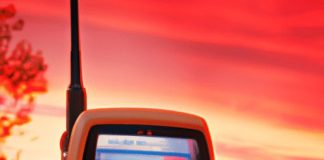 can i listen to regular fm radio stations on an emergency radio